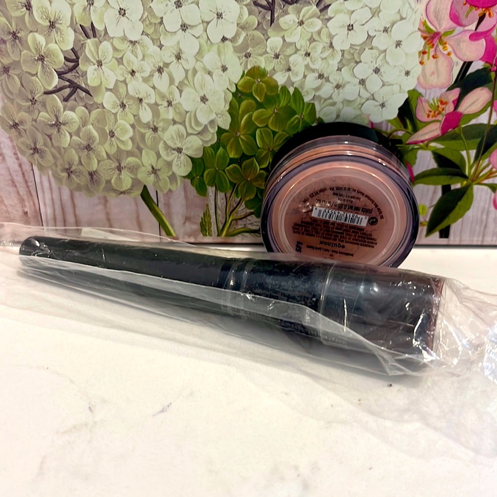 Bare Minerals blush & brush. .03 oz